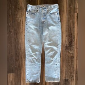 Levis wedgie straight leg light wash jean 28